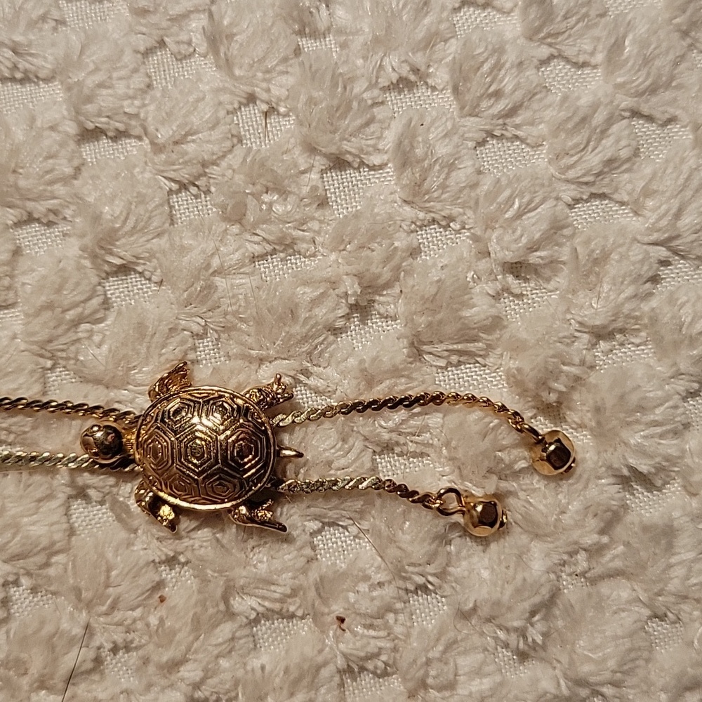 Avon Gold Turtle Lariat Necklace